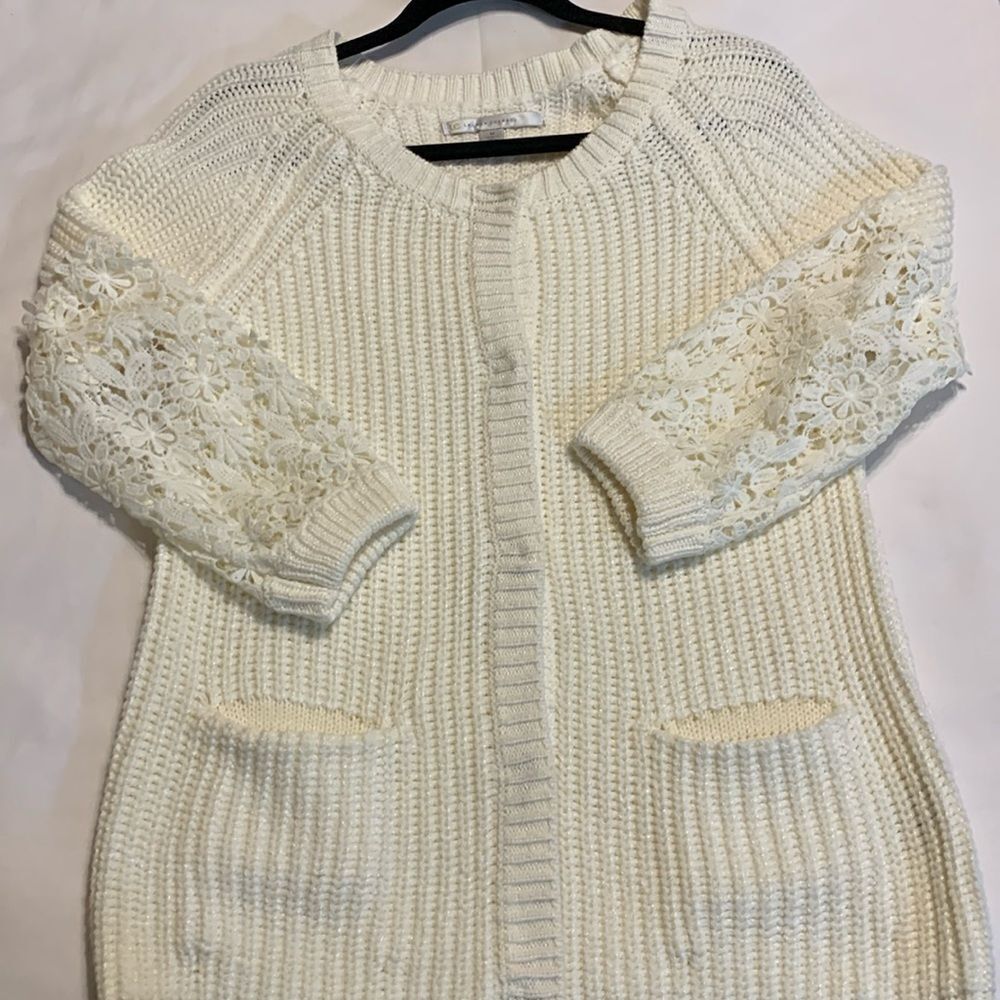 Lauren Conrad Size Medium dressy ivory snap front closure with lace sleeves